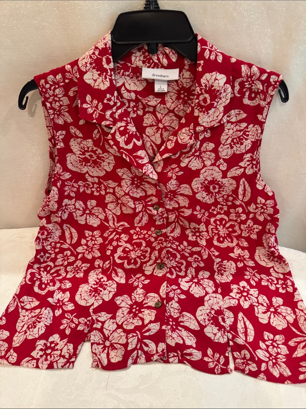 dressbarn Red and White Floral Sleeveless Button-Down Top